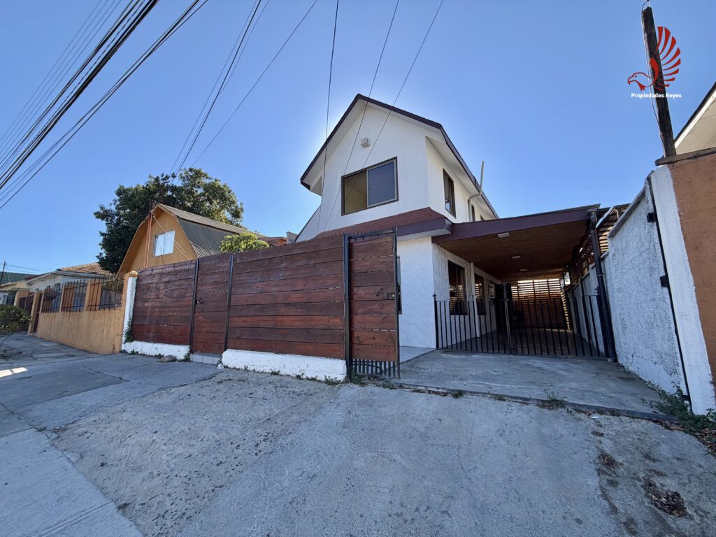Se vende linda casa en Quilpué, a pasos de estación de Metro Valencia.