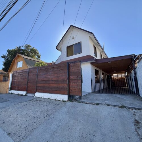 Se vende linda casa en Quilpué, a pasos de estación de Metro Valencia.