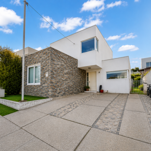 Se vende hermosa casa en el sector norte de Villa Alemana.