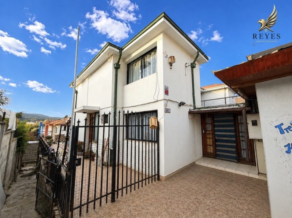 SE VENDE HERMOSA CASA A PASOS DEL CENTRO DE QUILPUÉ