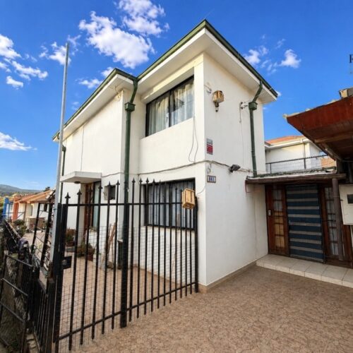 SE VENDE HERMOSA CASA A PASOS DEL CENTRO DE QUILPUÉ