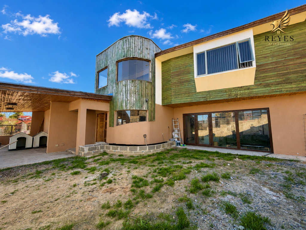 SE VENDE HERMOSA CASA EN LOMAS DEL SOL, QUILPUÉ